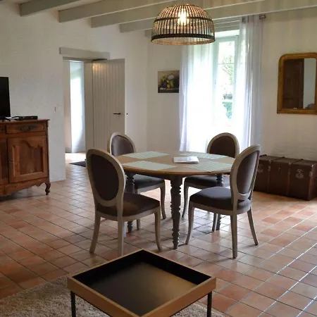 Spacieux Avec Jardin, Piscine, Cheminee, Et Equipements Bebe Au Coeur Des Vignes Du Cognac - Fr-1-653-59 Feriehus *
