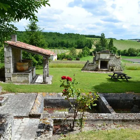 Spacieux Avec Jardin, Piscine, Cheminee, Et Equipements Bebe Au Coeur Des Vignes Du Cognac - Fr-1-653-59 Semesterbostad
