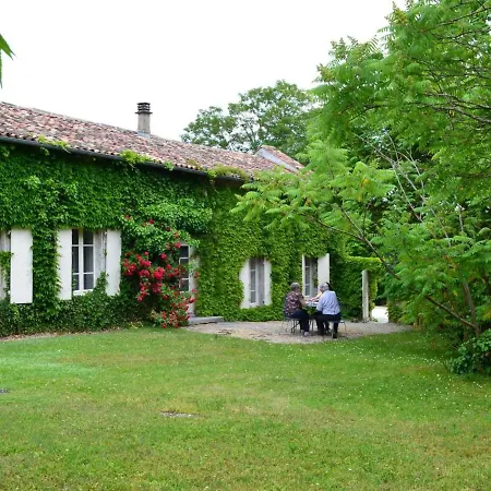 Spacieux Avec Jardin, Piscine, Cheminee, Et Equipements Bebe Au Coeur Des Vignes Du Cognac - Fr-1-653-59 *