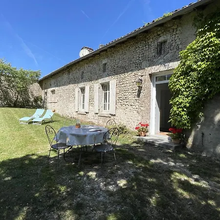 Spacieux Avec Jardin, Piscine, Cheminee, Et Equipements Bebe Au Coeur Des Vignes Du Cognac - Fr-1-653-59 * Lignieres-Ambleville