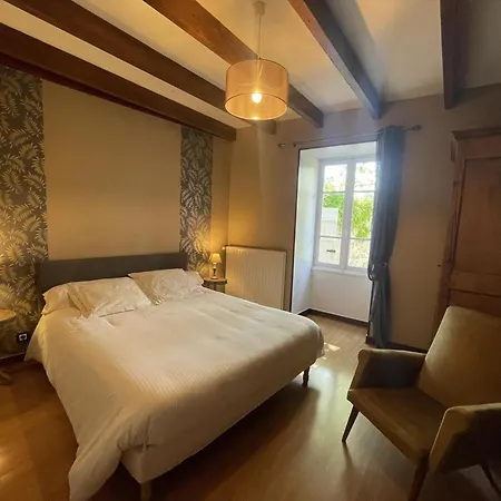 Spacieux Avec Jardin, Piscine, Cheminee, Et Equipements Bebe Au Coeur Des Vignes Du Cognac - Fr-1-653-59 *