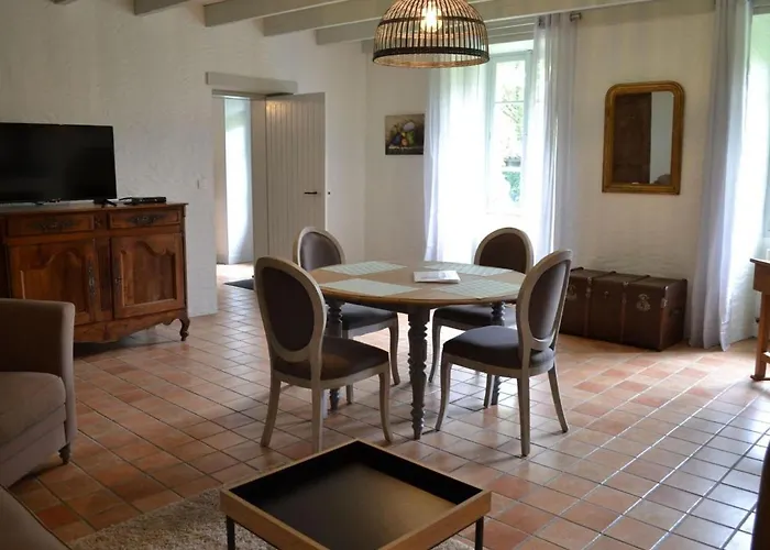 Spacieux Avec Jardin, Piscine, Cheminee, Et Equipements Bebe Au Coeur Des Vignes Du Cognac - Fr-1-653-59 Feriehus *