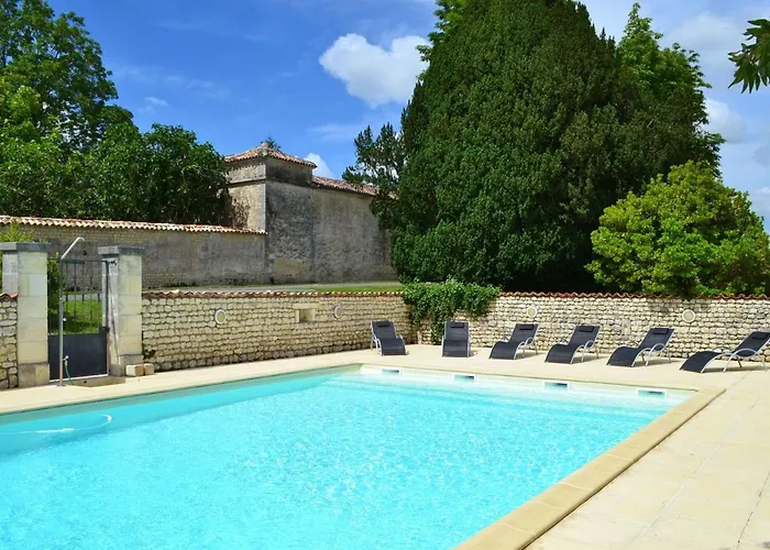 Spacieux Avec Jardin, Piscine, Cheminee, Et Equipements Bebe Au Coeur Des Vignes Du Cognac - Fr-1-653-59 *