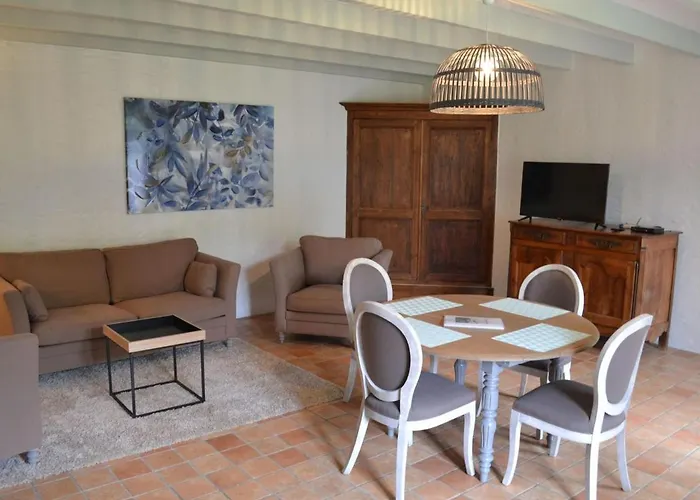 Spacieux Avec Jardin, Piscine, Cheminee, Et Equipements Bebe Au Coeur Des Vignes Du Cognac - Fr-1-653-59 *