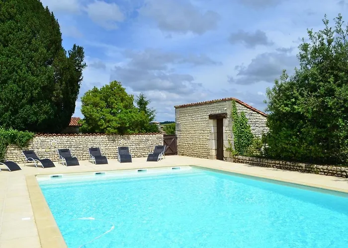 Spacieux Avec Jardin, Piscine, Cheminee, Et Equipements Bebe Au Coeur Des Vignes Du Cognac - Fr-1-653-59 Feriehus *